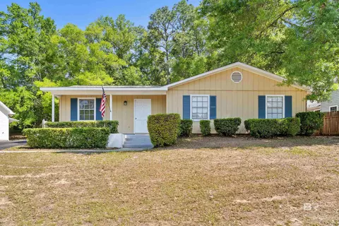 201 W Avon Cir, Daphne, AL 36526
