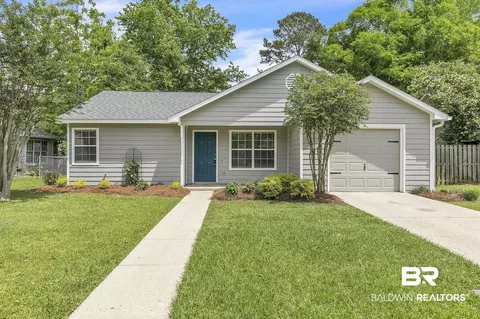 15 Hoffren Dr, Fairhope, AL 36532