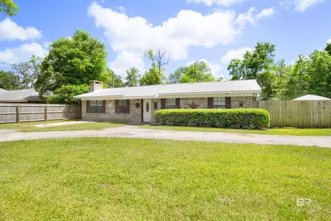 411 W Camphor Ave, Foley, AL 36535