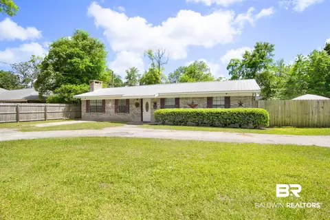 411 W Camphor Ave, Foley, AL 36535