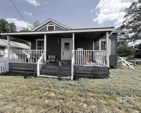 308 Front St, Century, FL 32535