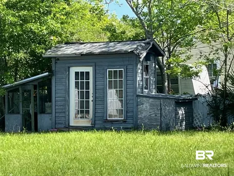 308 Front St, Century, FL 32535 photo 19