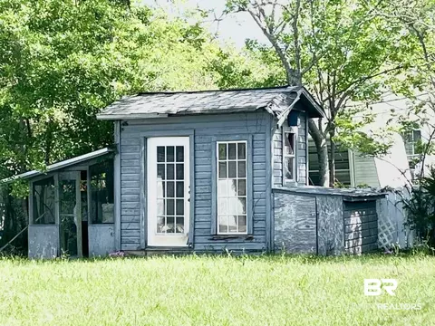 308 Front St, Century, FL 32535 photo 20