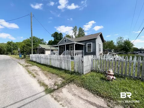 308 Front St, Century, FL 32535 photo 2