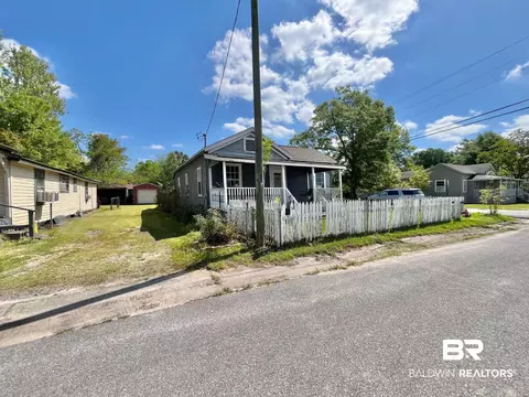 308 Front St, Century, FL 32535 photo 3