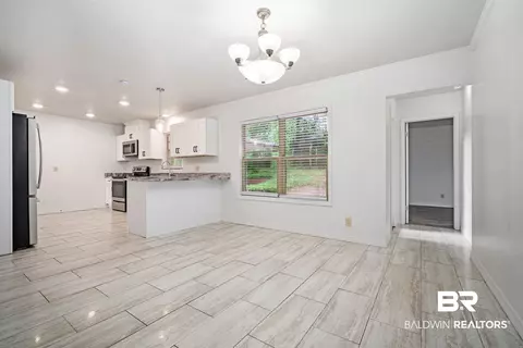570 Markham Dr, Mobile, AL 36609 photo 9