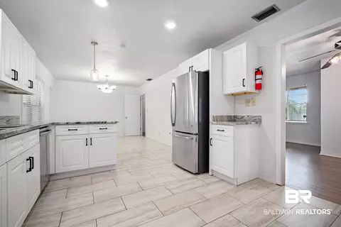 570 Markham Dr, Mobile, AL 36609 photo 5