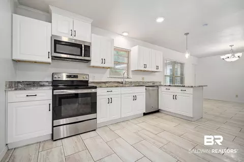 570 Markham Dr, Mobile, AL 36609 photo 6