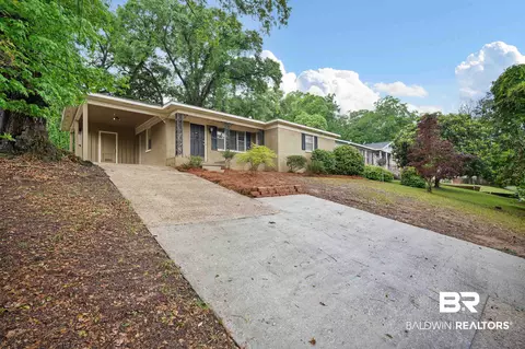 570 Markham Dr, Mobile, AL 36609 photo 2