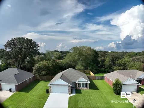 132 Oakwood Ave, Fairhope, AL 36532