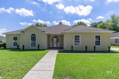 155 Hawthorne Cir, Fairhope, AL 36532