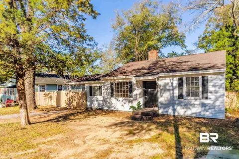 5232 N Border Dr, Mobile, AL 36608