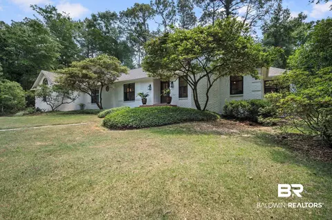 674 Colonial Dr, Fairhope, AL 36532