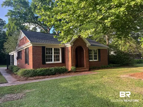 905 E Horner St, Atmore, AL 36502