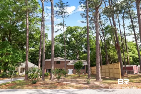 4814 Princeton Dr, Mobile, AL 36618