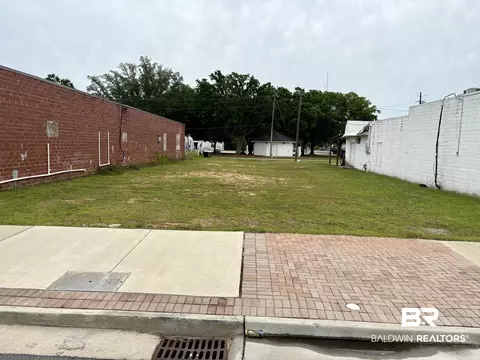 10 Hand Ave, Bay Minette, AL 36507