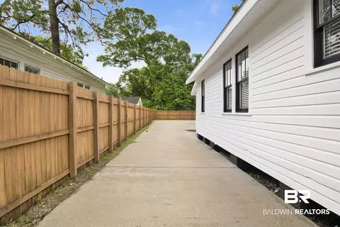 507 Holcombe Ave, Mobile, AL 36606 photo 6