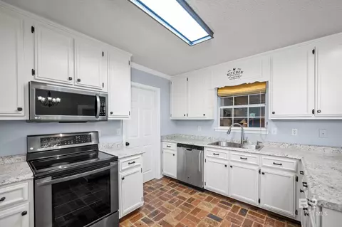 Kitchen - 14191 Trawick Rd, Stapleton, AL 36578 photo 2 of 2