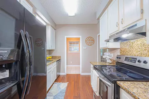 Kitchen - 209 Montclair Loop, Daphne, AL 36526 photo 4 of 4
