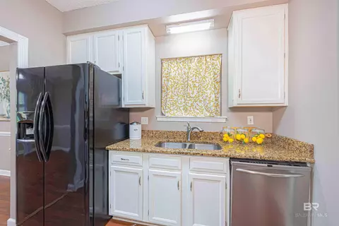 Kitchen - 209 Montclair Loop, Daphne, AL 36526 photo 2 of 4