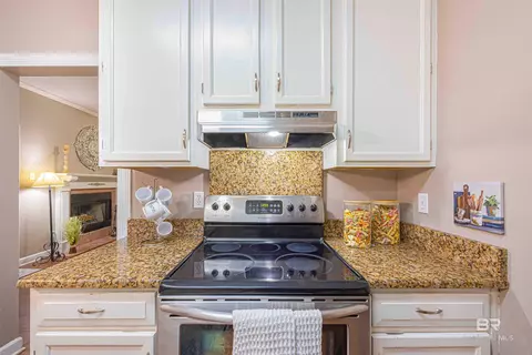 Kitchen - 209 Montclair Loop, Daphne, AL 36526 photo 3 of 4