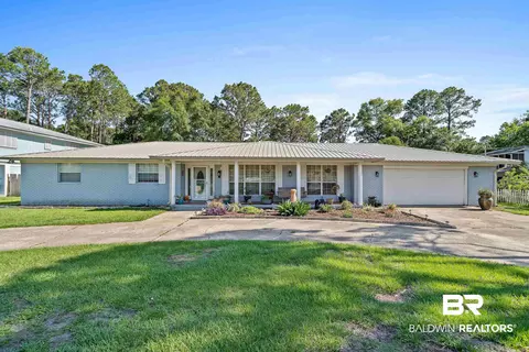 935 E Canal Dr, Gulf Shores, AL 36542