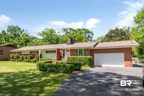 6300 Woodcrest Dr, Mobile, AL 36608