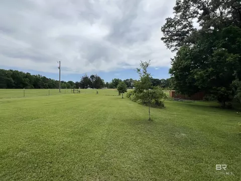 68697 Scranage Rd, Atmore, AL 36502
