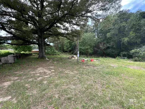 68697 Scranage Rd, Atmore, AL 36502