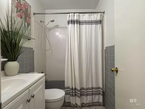 Bath - 332 Syracuse St, Mobile, AL 36608 photo 1 of 3