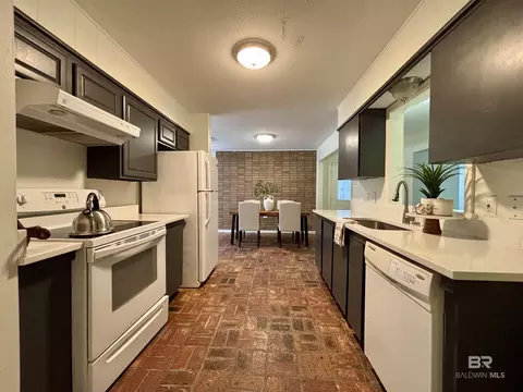 Kitchen - 332 Syracuse St, Mobile, AL 36608 photo 1 of 4