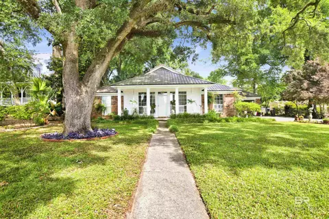 352 N Mobile St, Fairhope, AL 36532