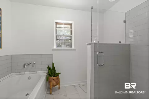Bath - 65 Byrnes Blvd, Mobile, AL 36608 photo 4 of 7