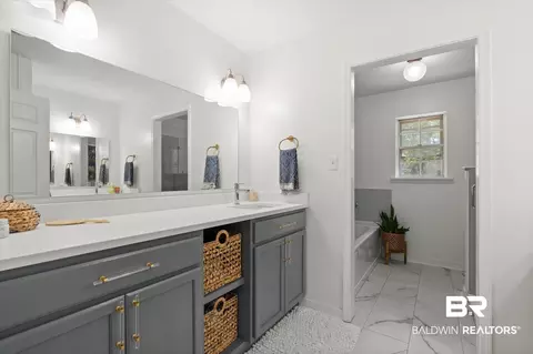 Bath - 65 Byrnes Blvd, Mobile, AL 36608 photo 2 of 7