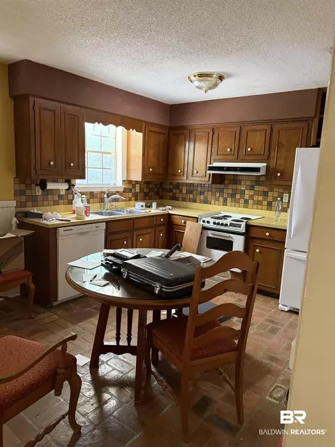 56 Alan Dr, Mobile, AL 36608 photo 3