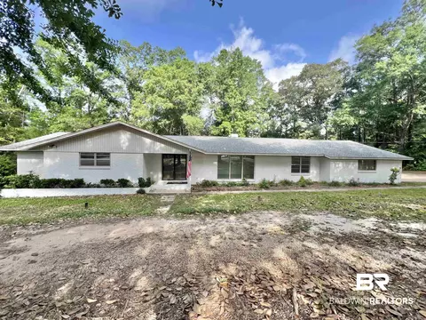 1838 Dogwood Dr, Atmore, AL 36502