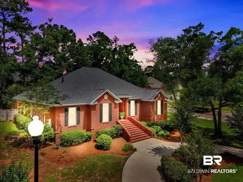 133 North Dr, Fairhope, AL 36532
