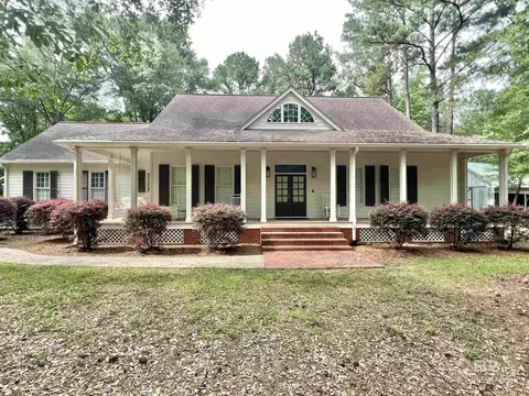 151 Mockingbird Ln, Atmore, AL 36502