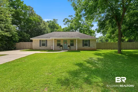 11191 Lakeland Dr, Grand Bay, AL 36541