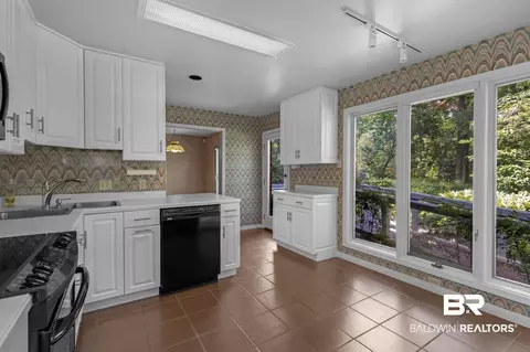 52 N Hawthorne Pl, Mobile, AL 36608 photo 2