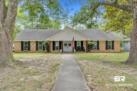 224 Cache Cir, Chickasaw, AL 36611