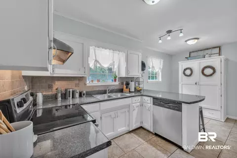 224 Cache Cir, Chickasaw, AL 36611 photo 13