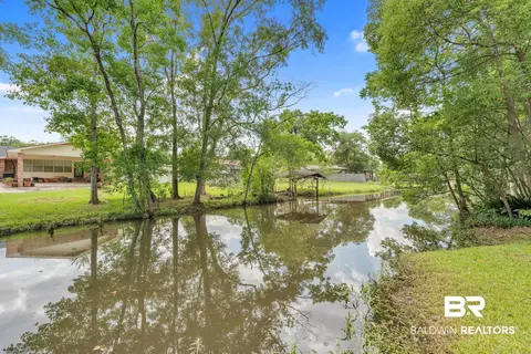 224 Cache Cir, Chickasaw, AL 36611 photo 2