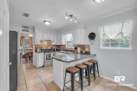 224 Cache Cir, Chickasaw, AL 36611 photo 9