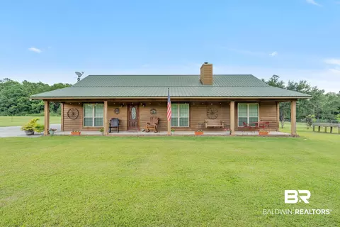 4062 River Rd, Theodore, AL 36582
