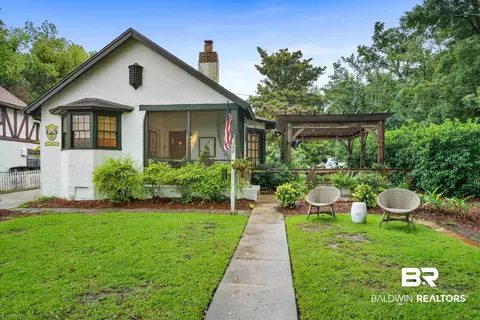 59 S Bayview St, Fairhope, AL 36532