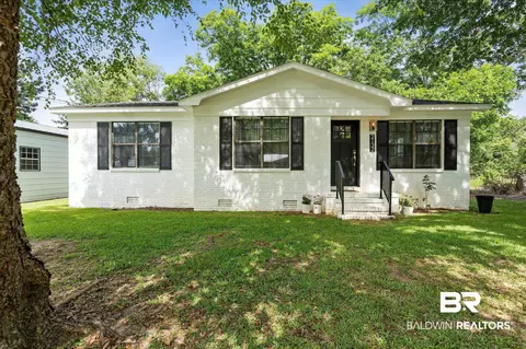 2132 S Pine St, Loxley, AL 36551