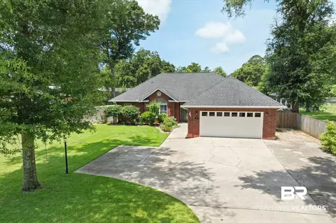 7471 Oak Dr, Foley, AL 36535