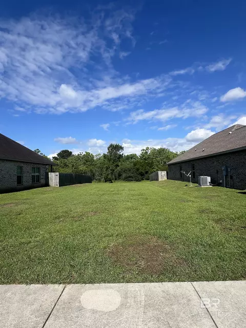 6041 Waterford Dr, Foley, AL 36535