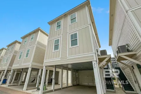 951 W Lagoon Ave, Gulf Shores, AL 36542